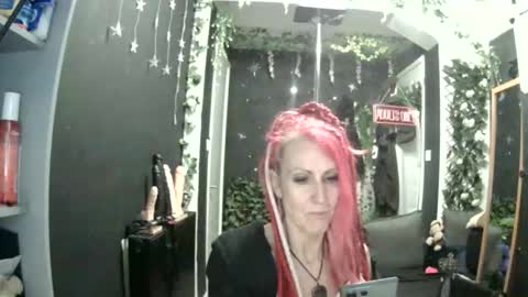 Snapshot of saucysky chatting on 05-07-26, 10:37 SaucySky online show from 05-07-26, 10:37