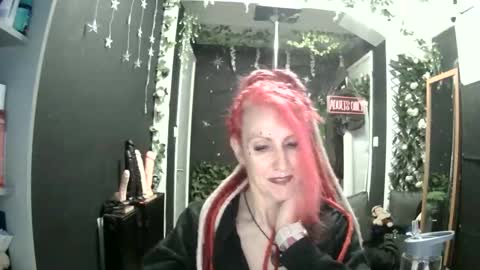 Snapshot of saucysky chatting on 05-12-26, 09:23 SaucySky online show from 05-12-26, 09:23