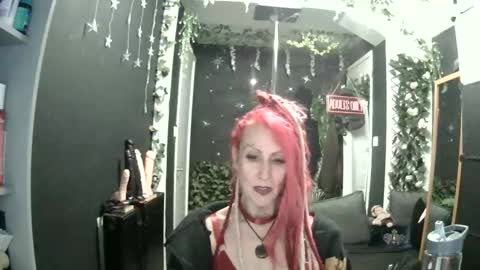 Snapshot of saucysky chatting on 05-13-26, 09:22 SaucySky online show from 05-13-26, 09:22