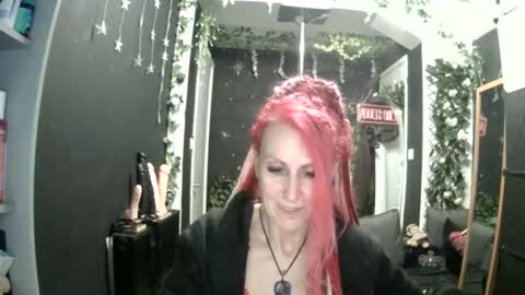 Snapshot of saucysky chatting on 05-14-26, 11:00 SaucySky online show from 05-14-26, 11:00