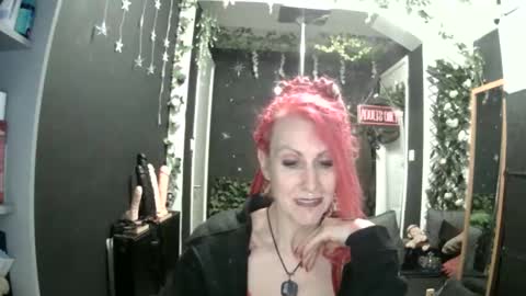 Snapshot of saucysky chatting on 05-17-26, 08:38 SaucySky online show from 05-17-26, 08:38
