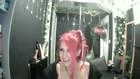 Snapshot of saucysky chatting on 05-18-26, 08:58 SaucySky online show from 05-18-26, 08:58