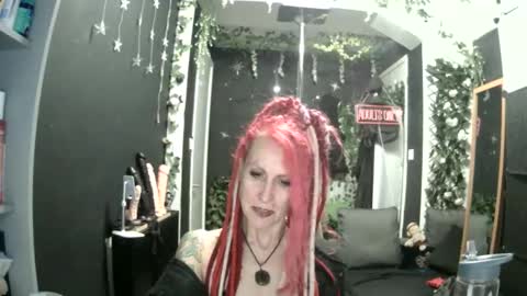 Snapshot of saucysky chatting on 05-20-26, 09:21 SaucySky online show from 05-20-26, 09:21