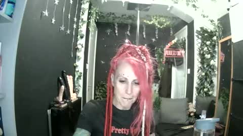 Snapshot of saucysky chatting on 05-25-26, 09:43 SaucySky online show from 05-25-26, 09:43