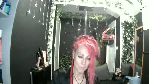 Snapshot of saucysky chatting on 05-28-26, 10:51 SaucySky online show from 05-28-26, 10:51