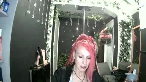 Snapshot of saucysky chatting on 05-29-26, 08:18 SaucySky online show from 05-29-26, 08:18