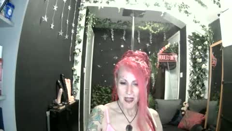 Snapshot of saucysky chatting on 05-30-26, 07:55 SaucySky online show from 05-30-26, 07:55