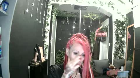 Snapshot of saucysky chatting on 05-31-26, 07:59 SaucySky online show from 05-31-26, 07:59
