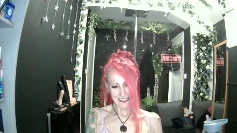 Snapshot of saucysky chatting on 06-02-26, 08:33 SaucySky online show from 06-02-26, 08:33