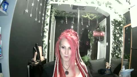 Snapshot of saucysky chatting on 06-04-26, 11:00 SaucySky online show from 06-04-26, 11:00