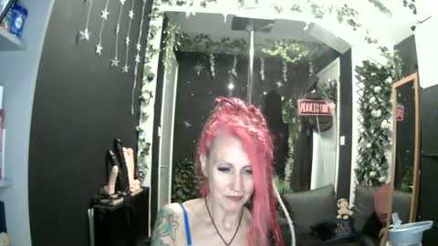 Snapshot of saucysky chatting on 06-05-26, 11:43 SaucySky online show from 06-05-26, 11:43