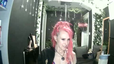 Snapshot of saucysky chatting on 06-11-26, 12:32 SaucySky online show from 06-11-26, 12:32