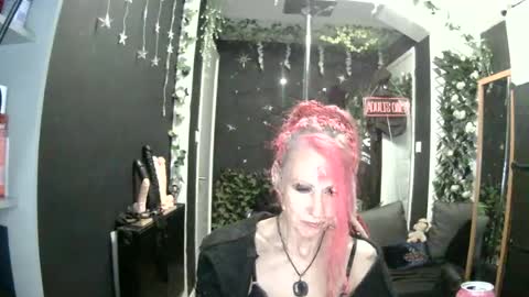 Snapshot of saucysky chatting on 06-13-26, 11:13 SaucySky online show from 06-13-26, 11:13