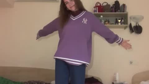 Snapshot of saundrayeeloy chatting on 09-18-25, 05:48 Martha online show from 09-18-25, 05:48