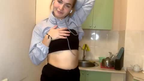Snapshot of saundrayeeloy chatting on 10-20-25, 03:23 Martha online show from 10-20-25, 03:23