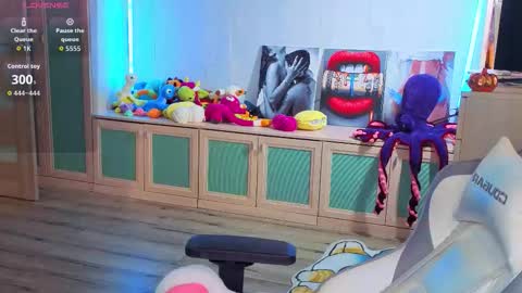 Snapshot of savage_lust_ chatting on 11-18-25, 03:01 Ariel online show from 11-18-25, 03:01