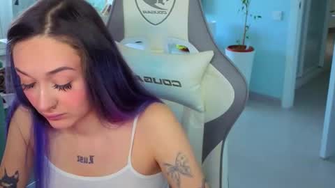 Ariel online show from 05-15-26, 03:35