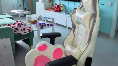 Ariel online show from 05-18-26, 03:57