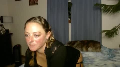 Snapshot of savannahlush chatting on 11-17-25, 12:27 savannahlush online show from 11-17-25, 12:27