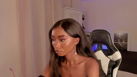 Snapshot of savannahwildee chatting on 12-17-24, 10:00 Savannahwildee online show from 12-17-24, 10:00