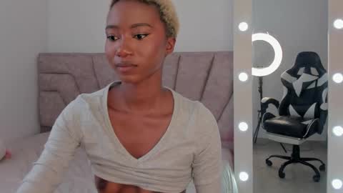 Snapshot of savannahwildee chatting on 10-14-25, 02:40 Savannahwildee online show from 10-14-25, 02:40