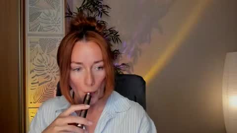 Snapshot of save_the_qween chatting on 06-18-26, 02:54 save the qween online show from 06-18-26, 02:54