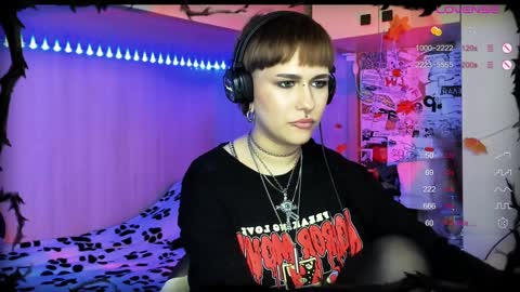 pronoun she. name Mary. age 21. online show from 12-08-24, 10:41