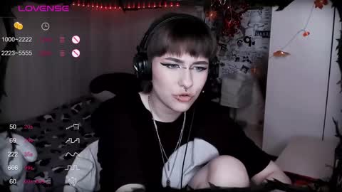 pronoun she. name Mary. age 21. online show from 02-18-25, 08:36