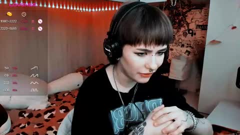 pronoun she. name Mary. age 21. online show from 02-20-25, 10:27