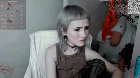 pronoun she. name Mary. age 21. online show from 11-12-25, 05:13