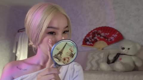 Snapshot of saya_lin chatting on 12-18-25, 01:39 Saya online show from 12-18-25, 01:39