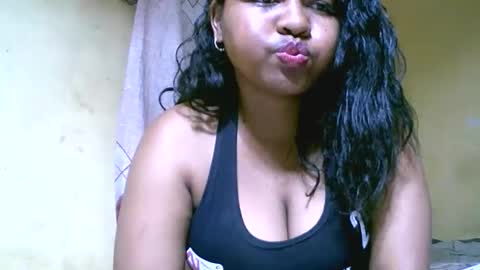 Snapshot of saylla1 chatting on 11-15-25, 07:10 saylla1 online show from 11-15-25, 07:10