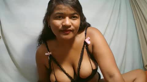 Snapshot of saylla1 chatting on 02-15-26, 06:15 saylla1 online show from 02-15-26, 06:15