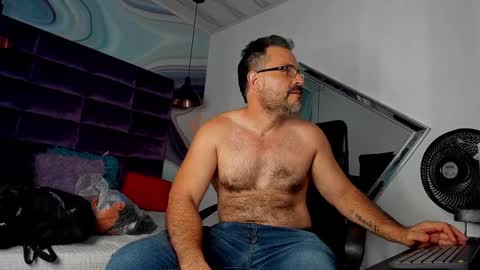 Snapshot of sbastone_muscle chatting on 01-29-25, 07:53 sebastian   muscleman  daddy   the better  latin  lover   online show from 01-29-25, 07:53