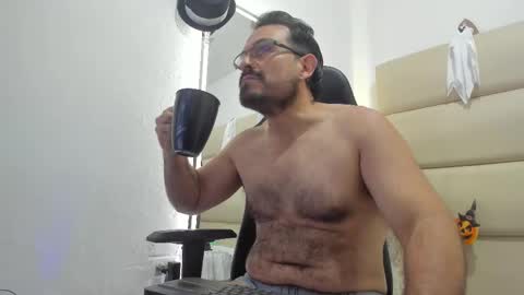Snapshot of sbastone_muscle chatting on 10-23-25, 11:09 sebastian   muscleman  daddy   the better  latin  lover   online show from 10-23-25, 11:09
