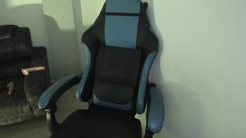 Snapshot of scarbadgirl_ chatting on 10-10-25, 04:33 scarbadgirl_ online show from 10-10-25, 04:33