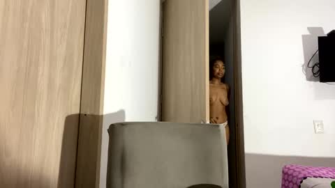 Snapshot of scarle222421 chatting on 12-25-24, 10:48 scarle222421 online show from 12-25-24, 10:48