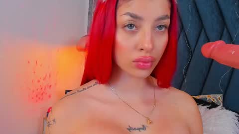 Snapshot of scarleett_jones chatting on 02-19-25, 12:57 scarleett jones online show from 02-19-25, 12:57