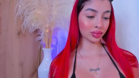 Snapshot of scarleett_jones chatting on 10-20-25, 11:27 scarleett jones online show from 10-20-25, 11:27