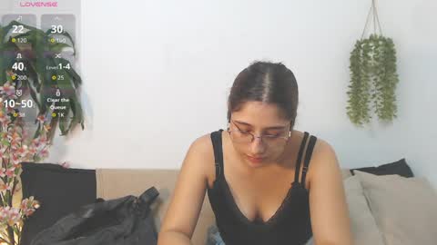 scarlet_100 online show from 04-22-26, 03:20