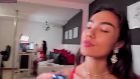 Snapshot of scarlet_castro chatting on 09-19-25, 05:46 Scarlet online show from 09-19-25, 05:46