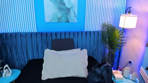 Snapshot of scarlet_edwars chatting on 01-14-25, 11:42 Scarlet Edwars online show from 01-14-25, 11:42