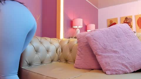 Snapshot of scarlet_edwars chatting on 01-22-25, 01:00 Scarlet Edwars online show from 01-22-25, 01:00