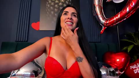 Snapshot of scarlet_edwars chatting on 02-14-25, 10:47 Scarlet Edwars online show from 02-14-25, 10:47