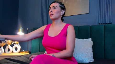 Scarlet Edwars online show from 11-26-25, 12:17