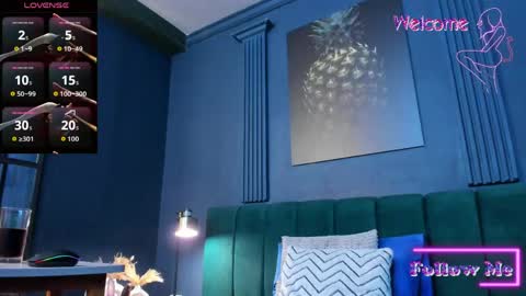 Scarlet Edwars online show from 04-25-26, 07:22