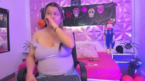 Snapshot of scarlet_fx chatting on 10-18-25, 04:30 Scarlet  online show from 10-18-25, 04:30