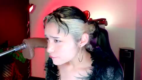 scarlet_gold online show from 12-16-25, 03:33