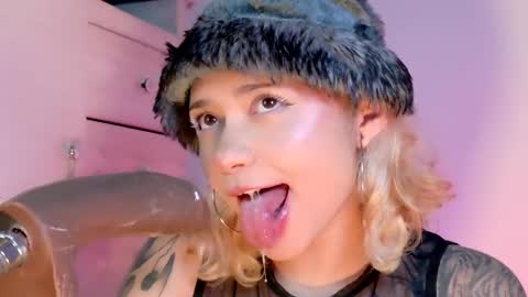 scarlet_gold online show from 04-06-26, 12:30