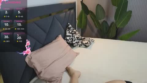 scarlet_ice online show from 11-25-25, 05:18